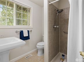 930 179th Place NE, Bellevue WA 98008