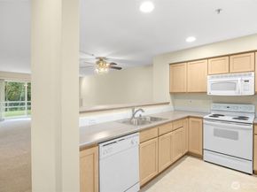 2001 120th Place NE 8104, Everett WA 98208