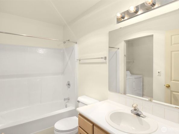 2001 120th Place NE 8104, Everett WA 98208