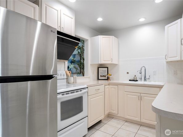 6449 Sand Point Way NE, Seattle WA 98115