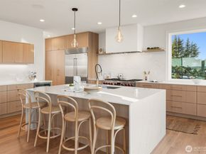 2630 W Lynn Street, Seattle WA 98199