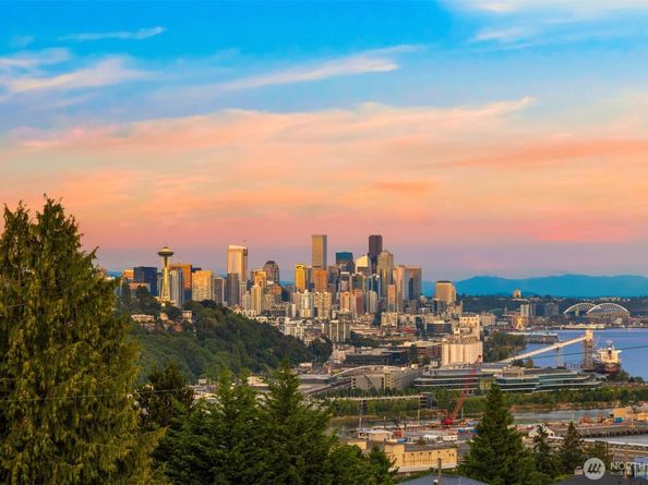 2630 W Lynn Street, Seattle WA 98199