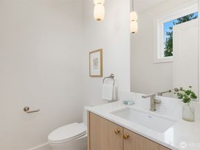 2630 W Lynn Street, Seattle WA 98199