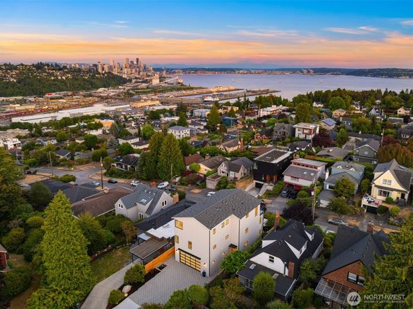2630 W Lynn Street, Seattle WA 98199