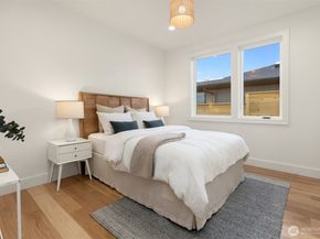 2630 W Lynn Street, Seattle WA 98199