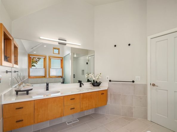 1927 10th Avenue W, Seattle WA 98119