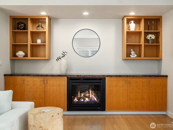 1927 10th Avenue W, Seattle WA 98119