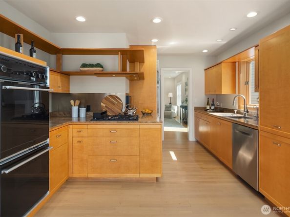 1927 10th Avenue W, Seattle WA 98119
