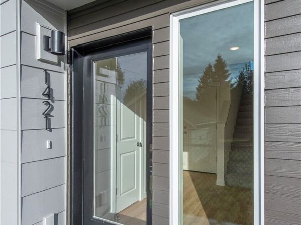 1421 SW 111th Lane, Seattle WA 98164