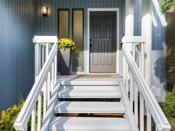 18430 NE 15th Place, Bellevue WA 98008