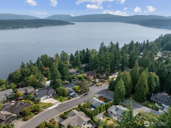 18430 NE 15th Place, Bellevue WA 98008