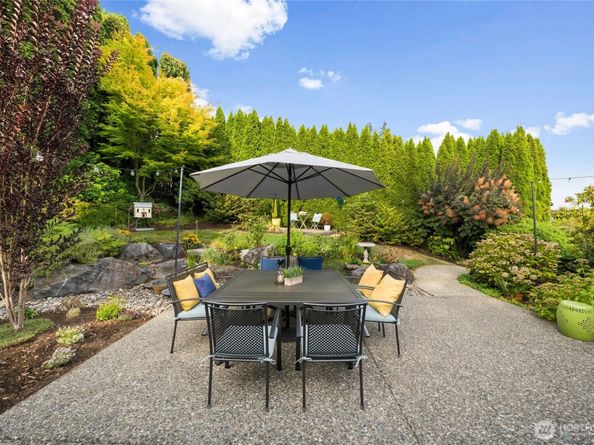 18430 NE 15th Place, Bellevue WA 98008