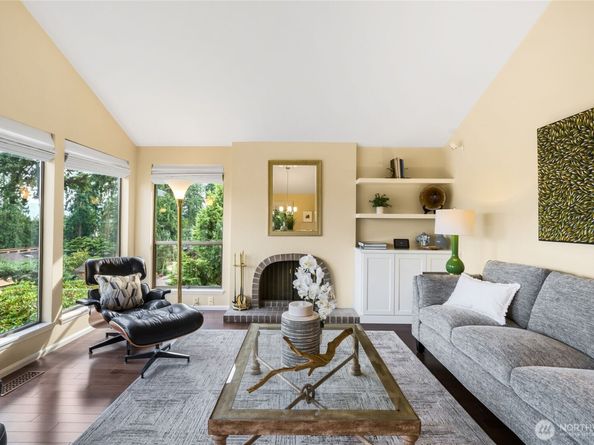 18430 NE 15th Place, Bellevue WA 98008