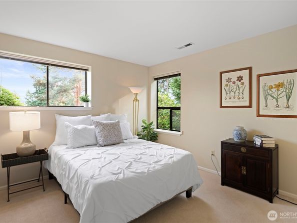 18430 NE 15th Place, Bellevue WA 98008