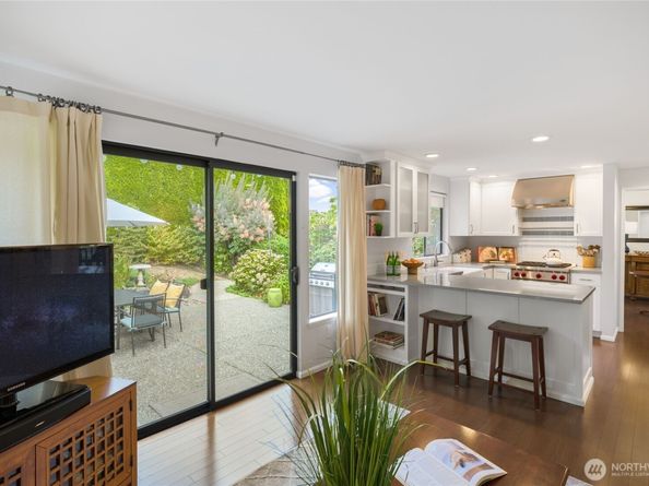 18430 NE 15th Place, Bellevue WA 98008