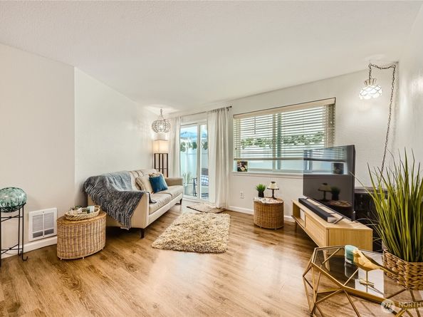 3045 20th Avenue W 108, Seattle WA 98199