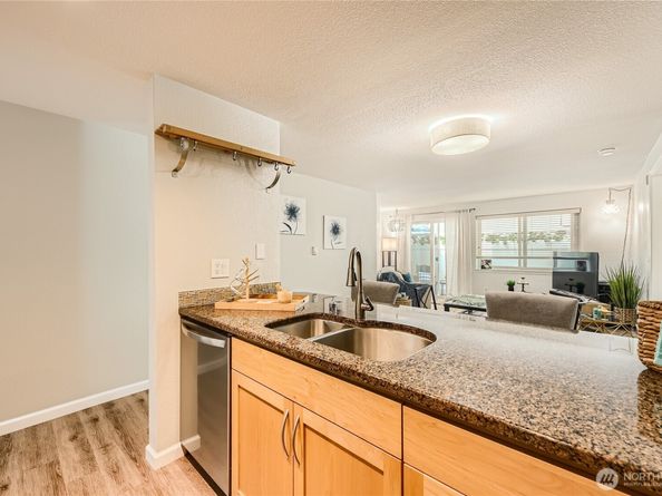 3045 20th Avenue W 108, Seattle WA 98199