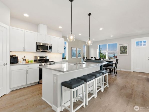 9708 5th Lane SW 10, Seattle WA 98106