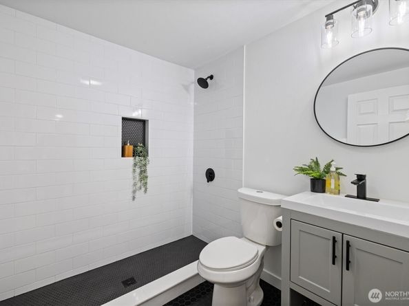 13331 23rd Avenue NE 2, Seattle WA 98125
