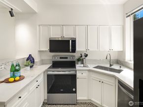 1900 132nd Avenue SE I23, Bellevue WA 98005