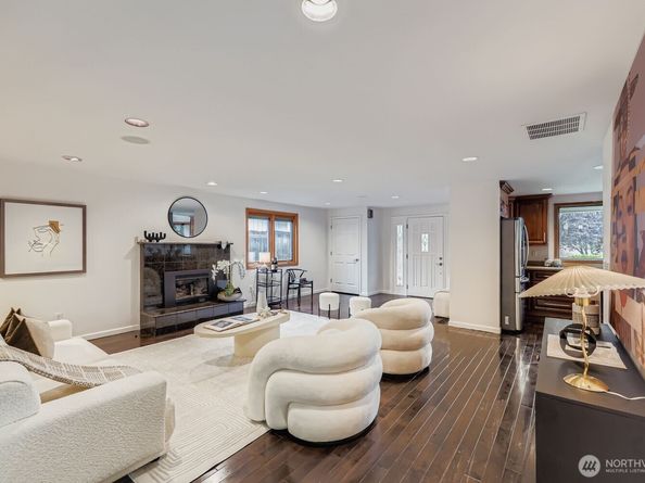 1733 172nd Place NE, Bellevue WA 98008