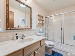 4233 S 252nd Place, Kent WA 98032