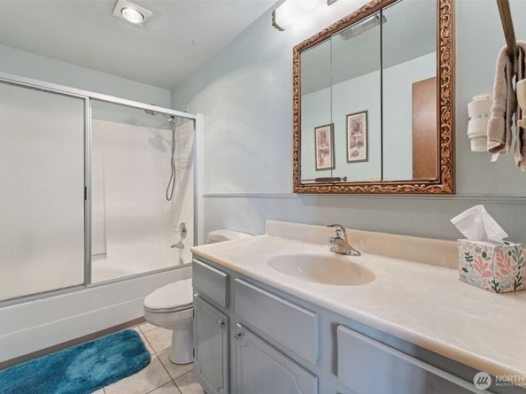 4233 S 252nd Place, Kent WA 98032