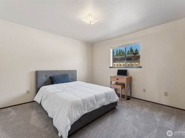 4233 S 252nd Place, Kent WA 98032