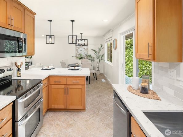 12828 110th Avenue NE, Kirkland WA 98034