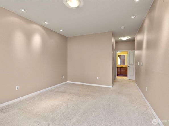 6831 NE 170th Street 306, Kenmore WA 98028
