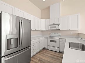 6831 NE 170th Street 306, Kenmore WA 98028