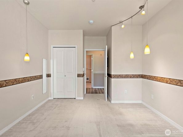 6831 NE 170th Street 306, Kenmore WA 98028