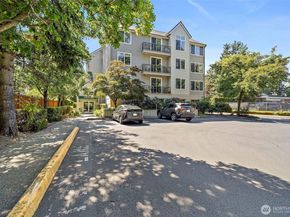 6831 NE 170th Street 306, Kenmore WA 98028