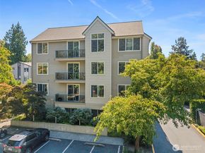 6831 NE 170th Street 306, Kenmore WA 98028