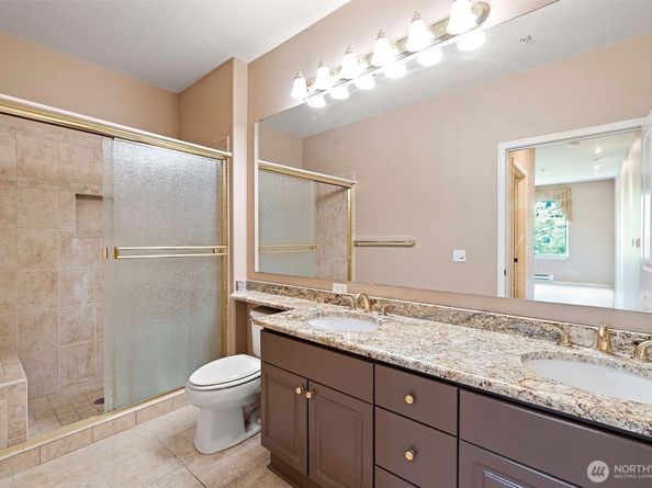 6831 NE 170th Street 306, Kenmore WA 98028