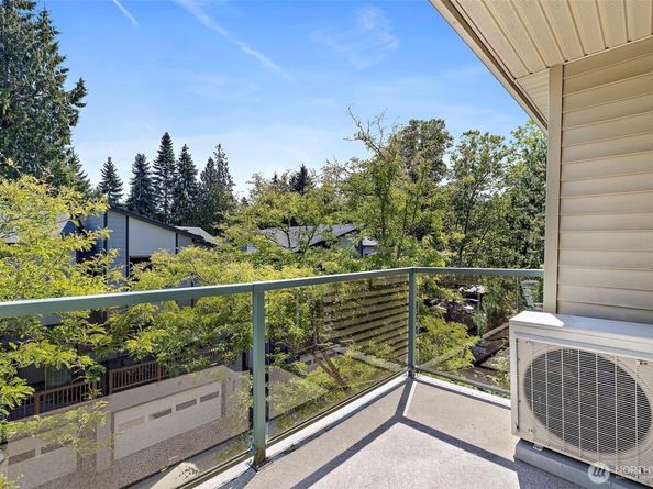 6831 NE 170th Street 306, Kenmore WA 98028