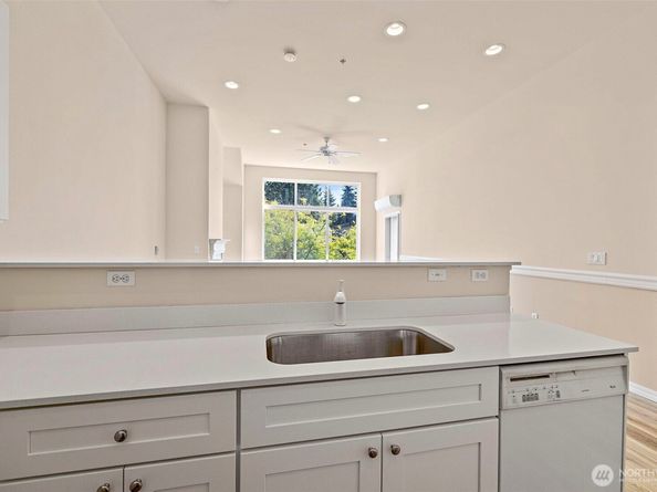 6831 NE 170th Street 306, Kenmore WA 98028