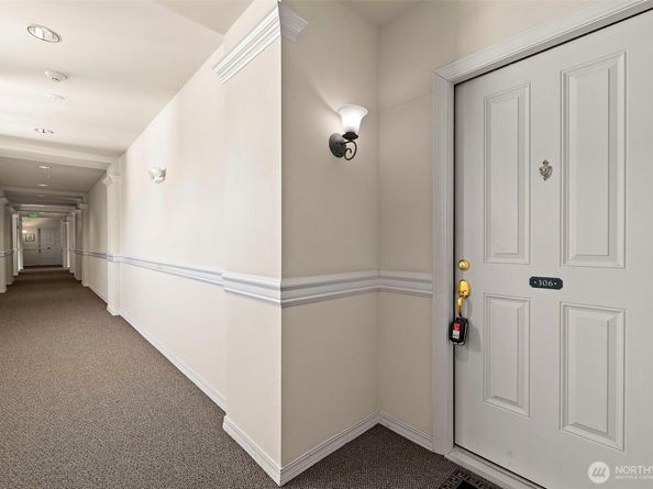 6831 NE 170th Street 306, Kenmore WA 98028