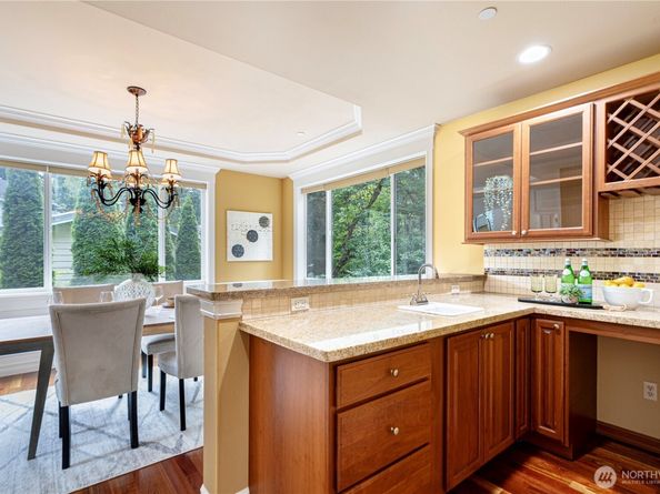 15025 SE 43rd Street, Bellevue WA 98006