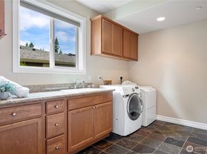 15025 SE 43rd Street, Bellevue WA 98006
