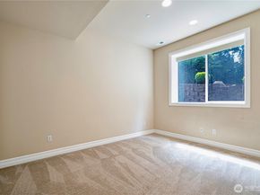 15025 SE 43rd Street, Bellevue WA 98006