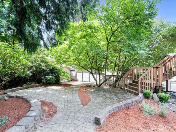15025 SE 43rd Street, Bellevue WA 98006