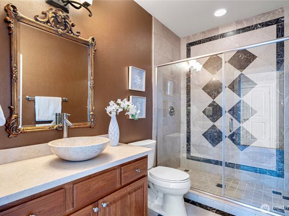 15025 SE 43rd Street, Bellevue WA 98006