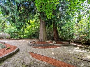 15025 SE 43rd Street, Bellevue WA 98006