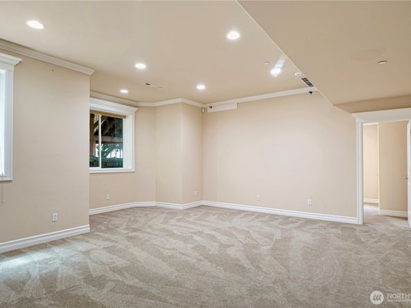 15025 SE 43rd Street, Bellevue WA 98006