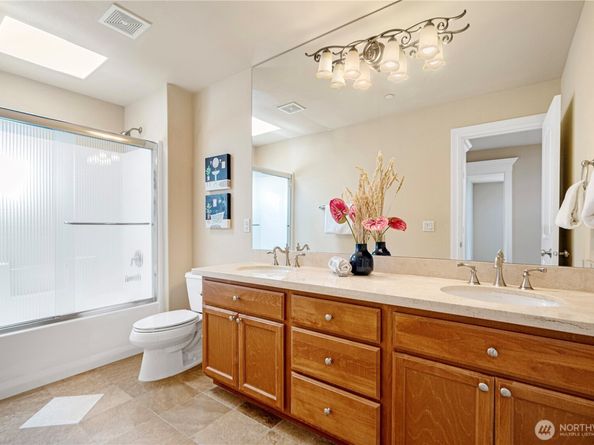 15025 SE 43rd Street, Bellevue WA 98006
