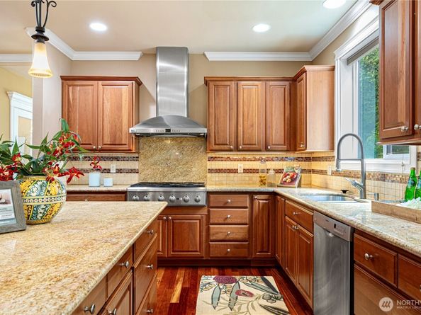 15025 SE 43rd Street, Bellevue WA 98006