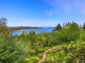 6715 NE Dapple Court, Bainbridge Island WA 98110