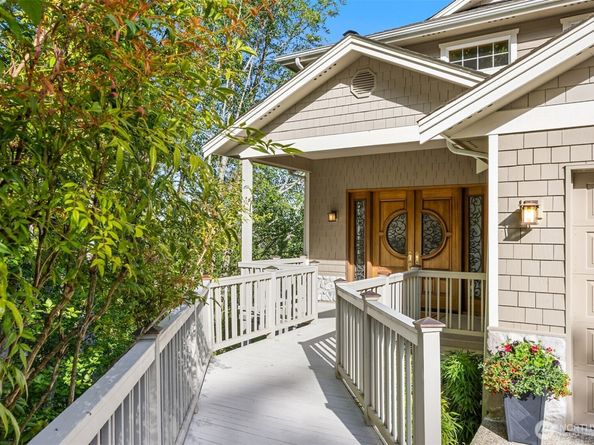 6715 NE Dapple Court, Bainbridge Island WA 98110
