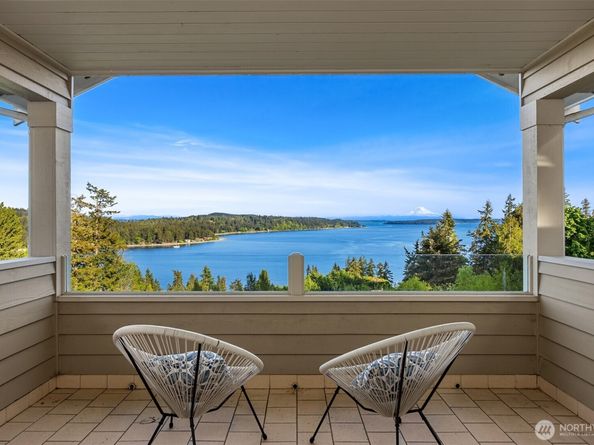 6715 NE Dapple Court, Bainbridge Island WA 98110